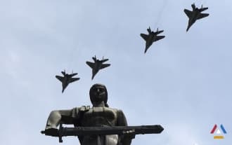 Воздушный парад истребителей Су-30 в Ереване Воздушный парад истребителей Су-30 в Ереване