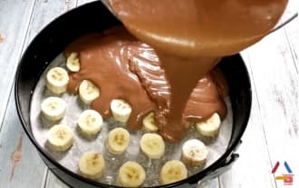 Простой и быстрый: шоколадно-банановый торт Простой и быстрый шоколадно-банановый торт