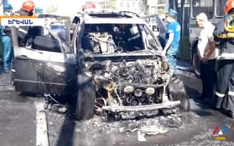 In Yerevan, a car start to fire while driving In Yerevan, a car start to fire while driving