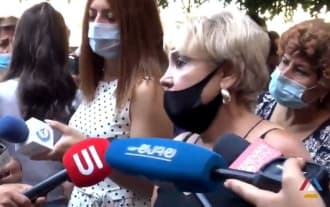 Акция протеста импортеров одежды и обуви у здания правительства Армении Акция протеста импортеров одежды и обуви у здания правительства Армении