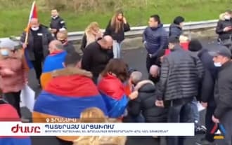 Во Франции турки с молотками, набросились на протестующих армян. Есть раненые Во Франции турки с молотками, набросились на протестующих армян. Есть раненые