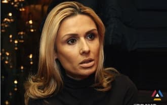 Возвеличивание матерей, которые молча скорбеть о потере своих детенышей. Певица Арминка Возвеличивание матерей, которые молча скорбеть о потере своих детенышей. Певица Арминка
