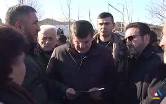 Araik Harutyunyan met with the relatives of the missing servicemen Araik Harutyunyan met with the relatives of the missing servicemen
