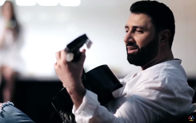 Qo siro araj. АВО Адамян. АВО Адамян сериал. Армянский клип 2021. Avo Adamyan Erjanik em.