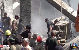 С помощью спецтехники убрали взорвавшие стены здания Сурмалу